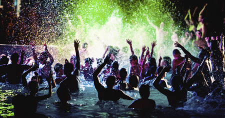Splash & Spa Tamaro si accende con il Pool Party Night