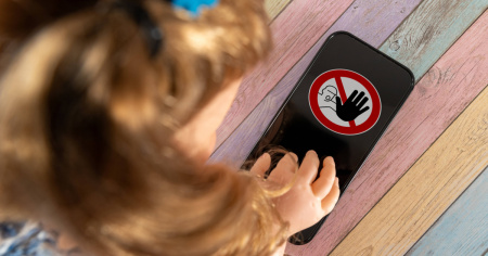 Pedocriminalità online, è allarme: «Le vittime sono sempre più giovani»