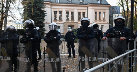 Polonia, uomo armato di coltello arrestato durante una manifestazione
