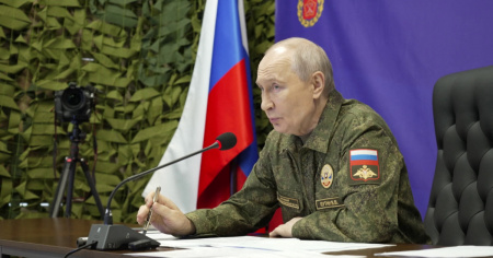 Putin lancia l’idea di un summit a tre