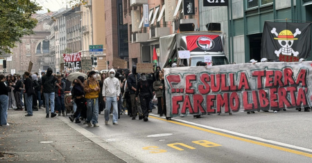 Un centinaio di partecipanti al corteo antifascista