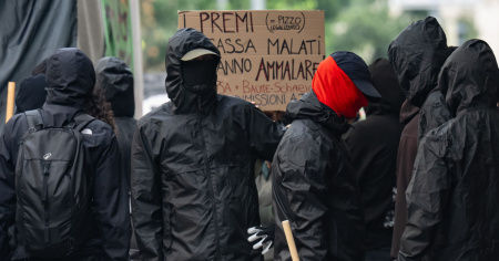 Un centinaio di partecipanti al corteo antifascista