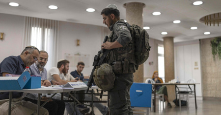 Urne chiuse e primi exit poll: blocco anti-Netanyahu in vantaggio