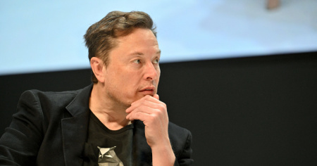 Zelensky minaccia le raffinerie russe, Musk: «È ora che se ne vada»