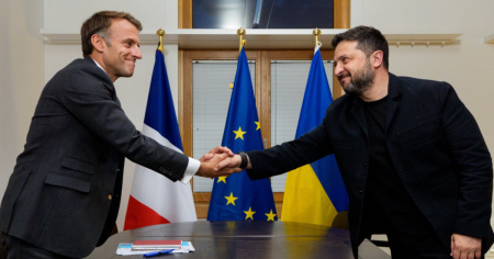 Macron incontra Zelensky: «Mosca è impantanata, Kiev va sostenuta»
