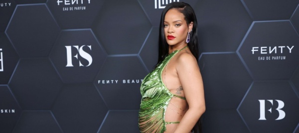 Rihanna plans to take her lingerie to Wall Street
