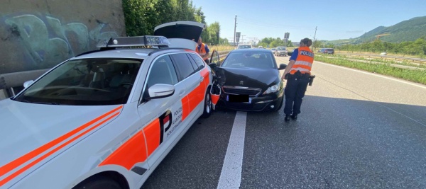 l_-avvenuto-polizia-auto-due-22enne-tkqk.jpg