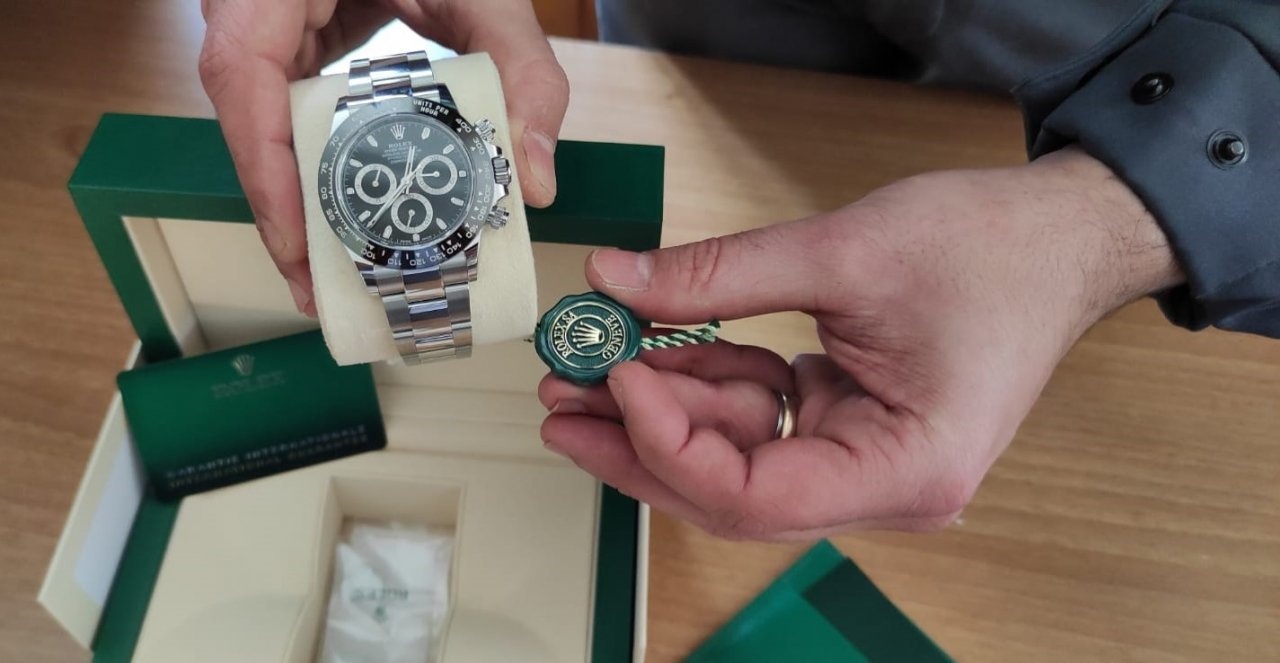 Contrabbando, sequestrati un Rolex e vari gioielli - Ticinonline